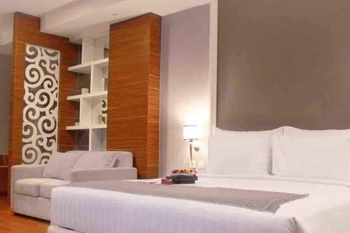 Room 2 of 32