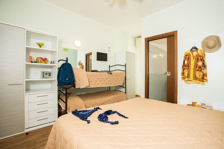 Room 12 of 29