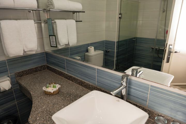 Room 33 of 89
