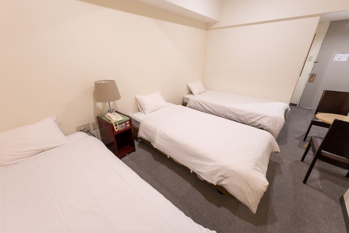 Room 13 of 48