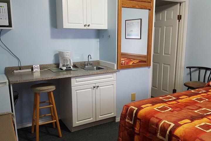 Room 8 of 33