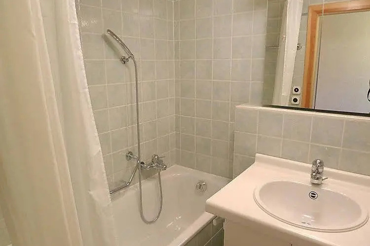 Room 4 of 4