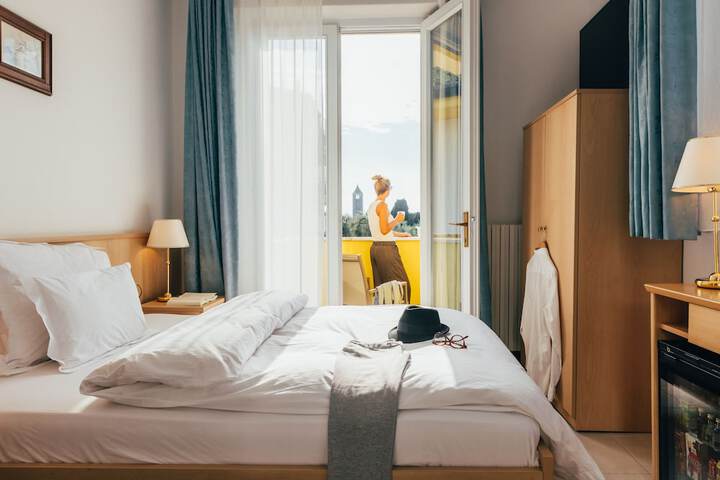 Room 21 of 114