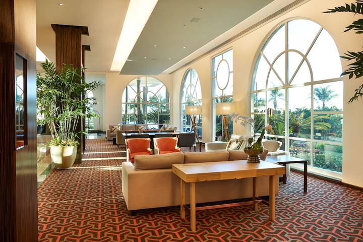Entrance & Lobby