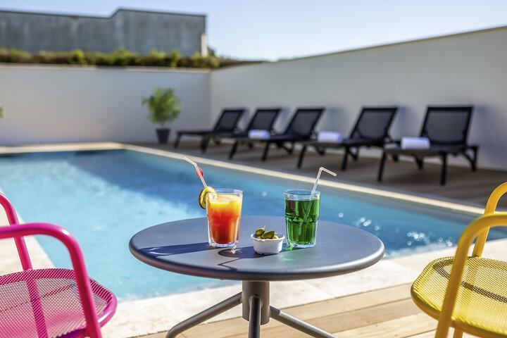 Pool Hotel