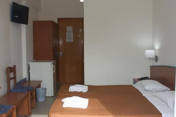 Room 7 of 25