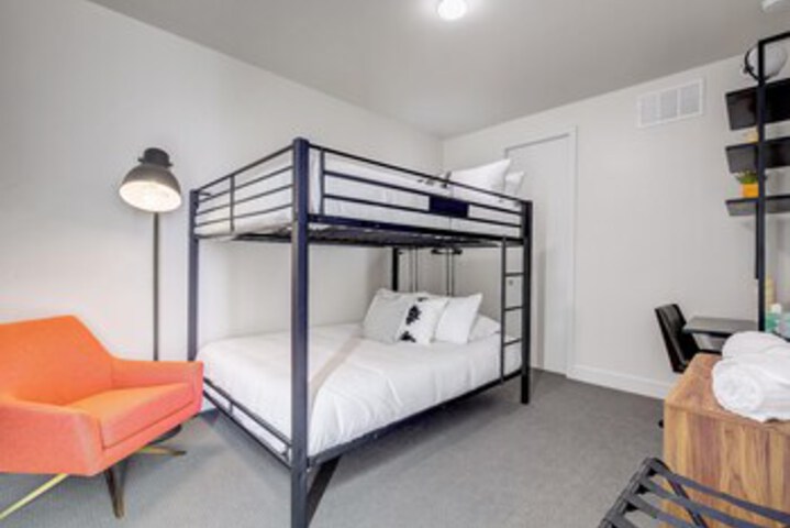 Room 106 of 109