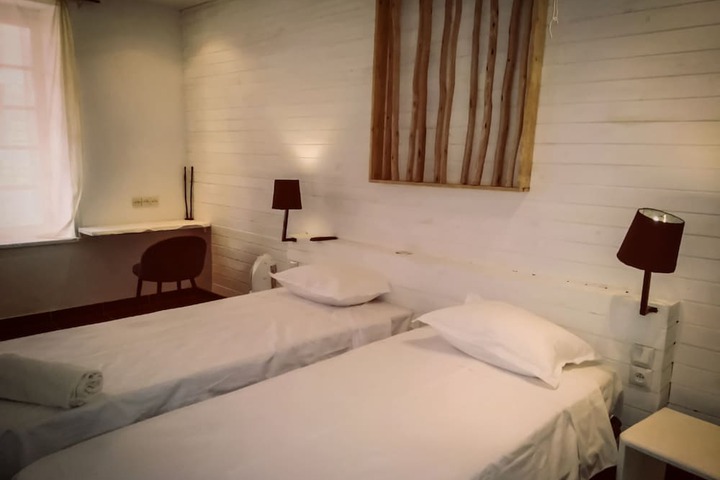 Room 5 of 81