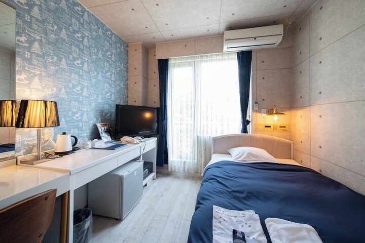 Room 7 of 84