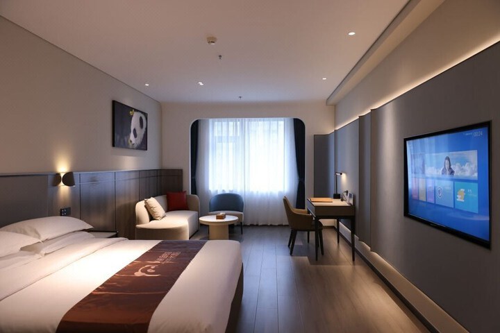 Room 33 of 62