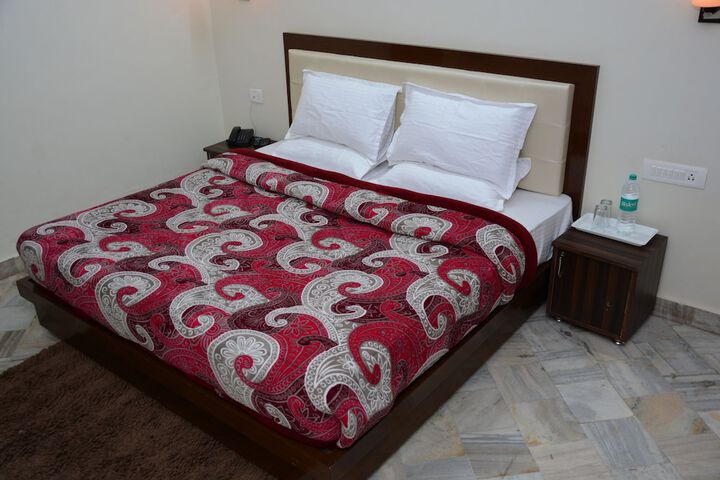Room 3 of 6