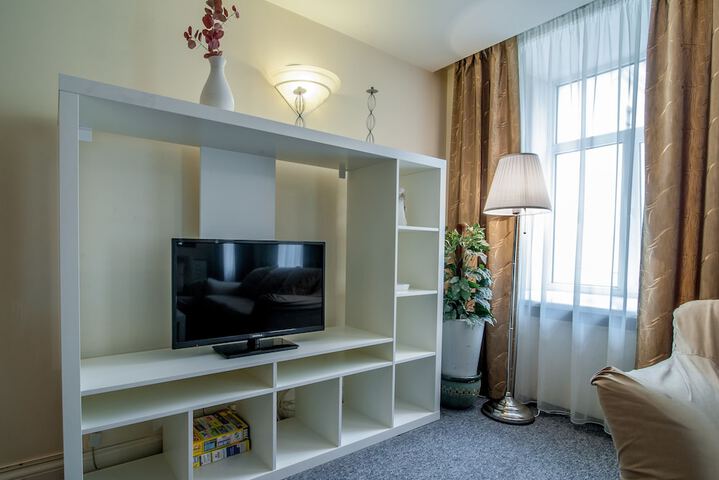 Room 8 of 40