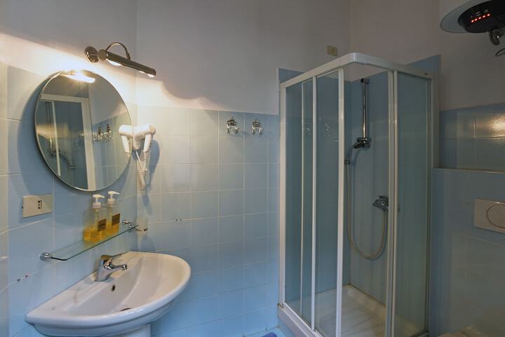 Room 15 of 18