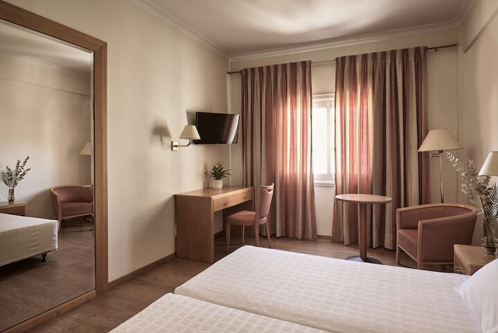 Room 2 of 43