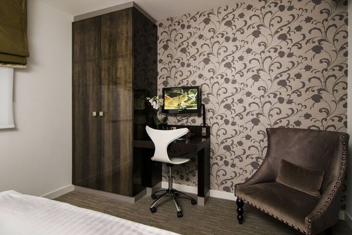 Room 10 of 40