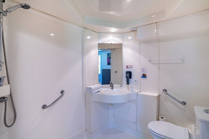 Room 15 of 24