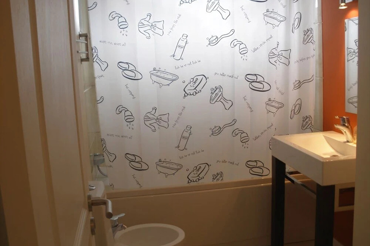Room 6 of 18