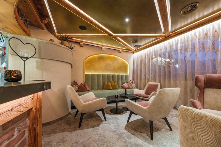 Lounge 167 of 181