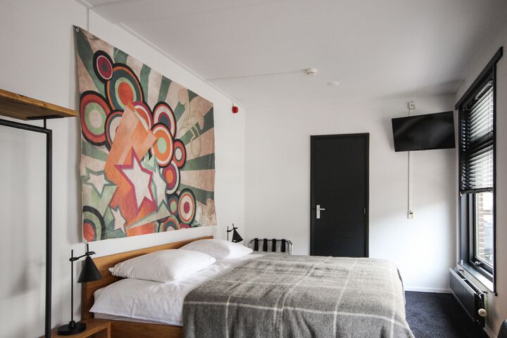 Room 32 of 35