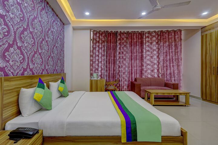 Room 12 of 29