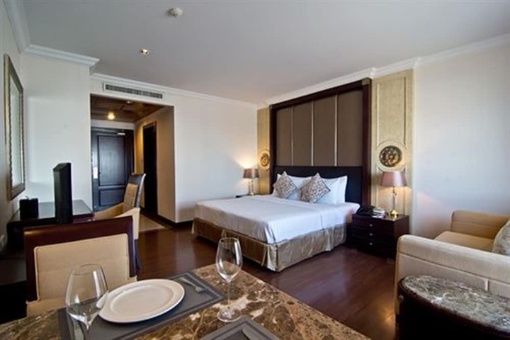 Room 25 of 76