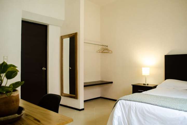 Room 5 of 33