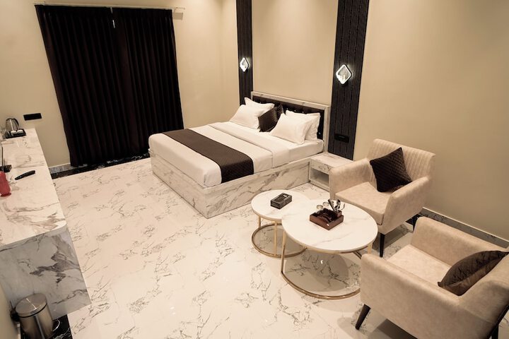 Room 3 of 42