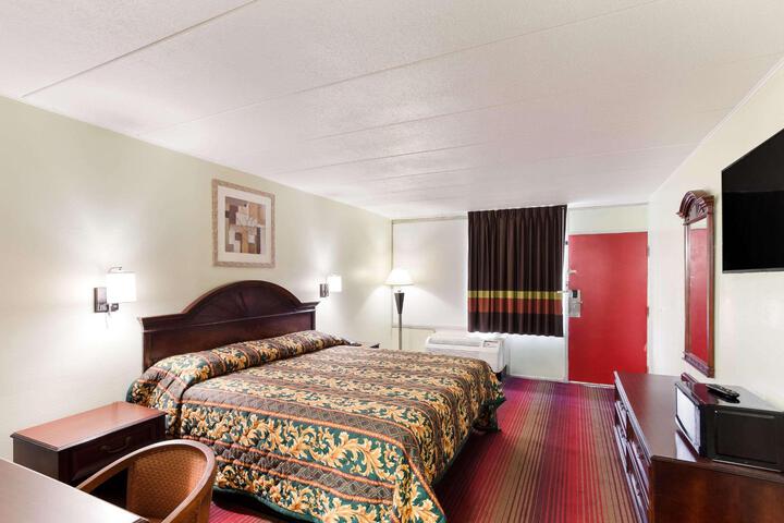 1 King Bed (8 of 13)