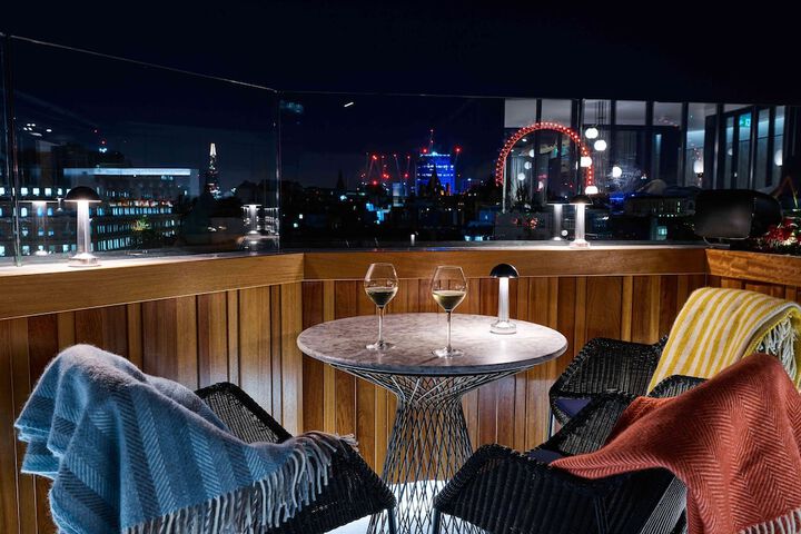 Lounge 50 of 56