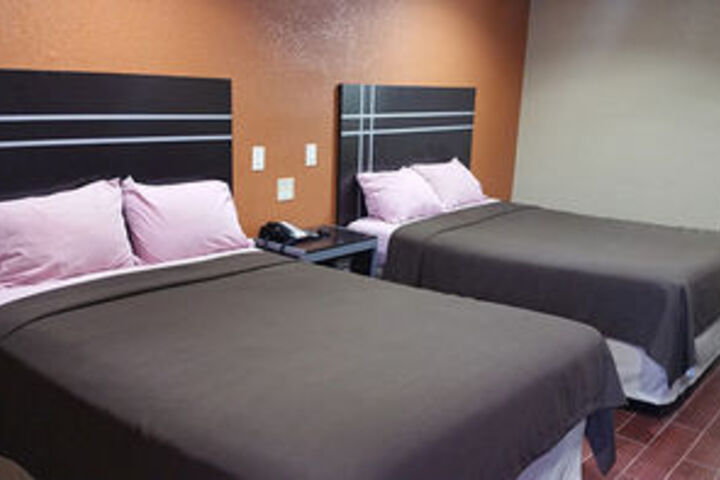 Room 6 of 10