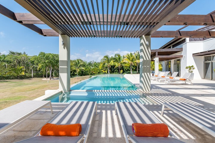 Sundeck 50 of 58