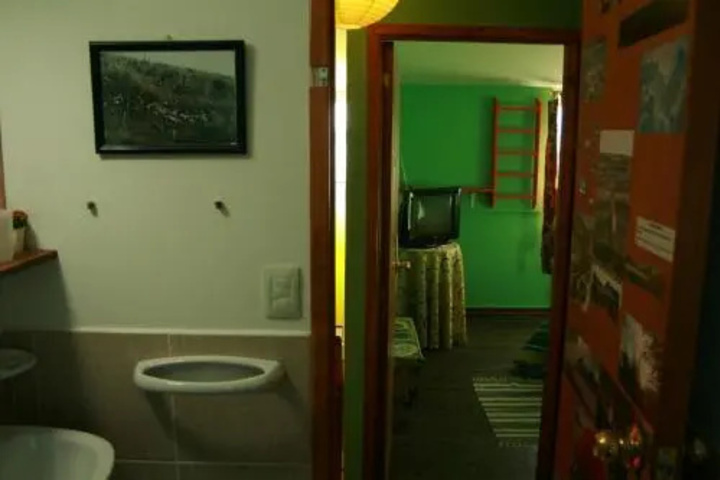 Room 8 of 19