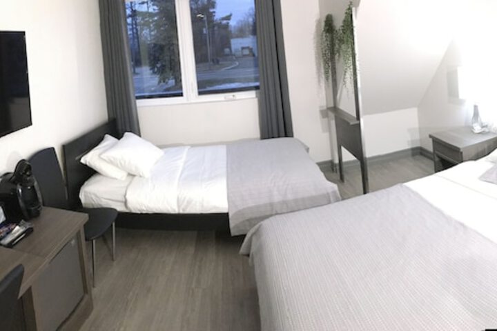 1 Queen Bed (13 of 20)