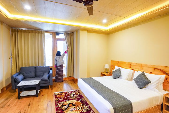 Room 12 of 25