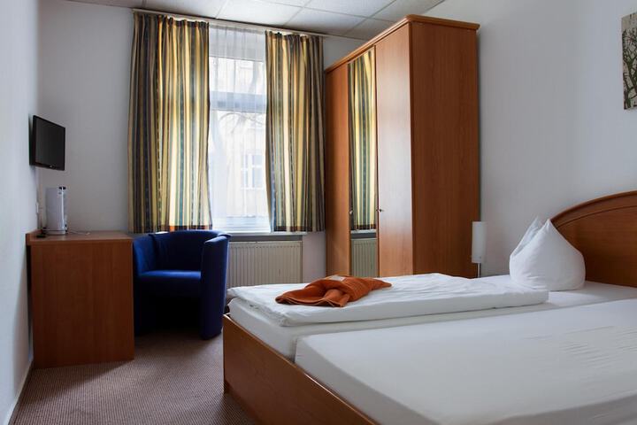 Room 13 of 29