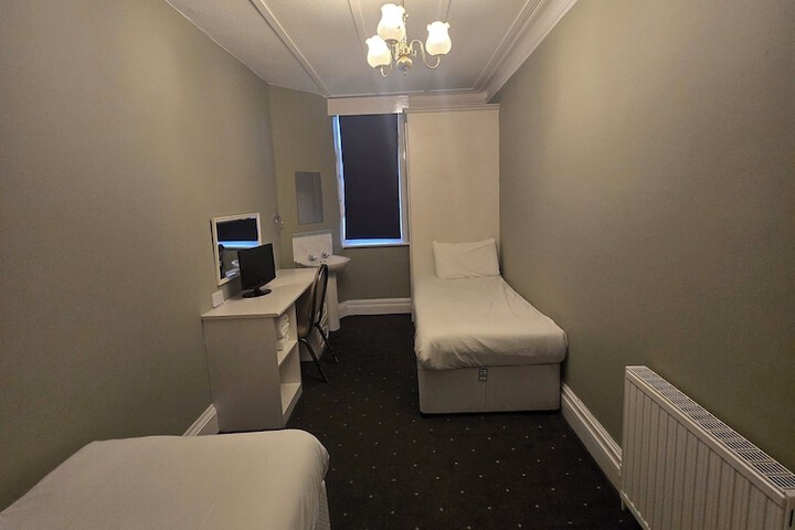 Room 33 of 72