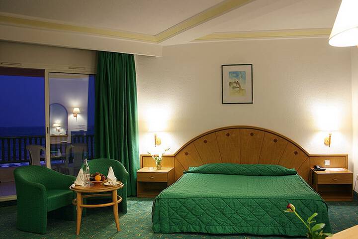 Room 12 of 61