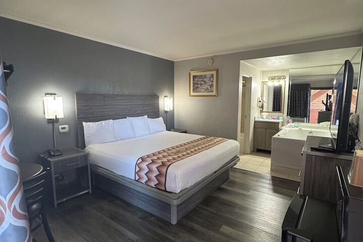 Room 11 of 25