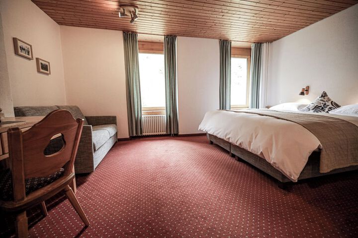 Room 24 of 102