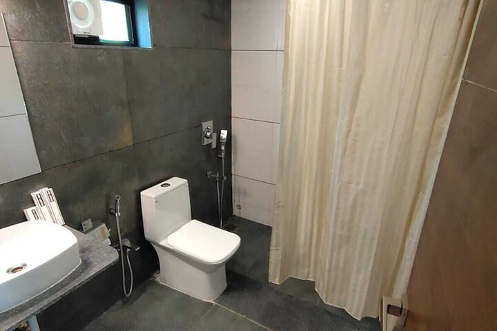 Room 8 of 19