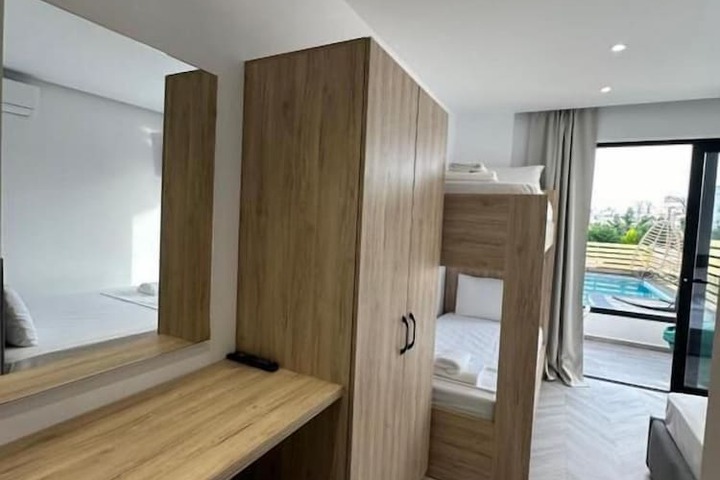 Room 48 of 96