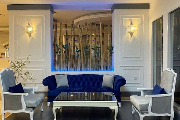 Entrance & Lobby