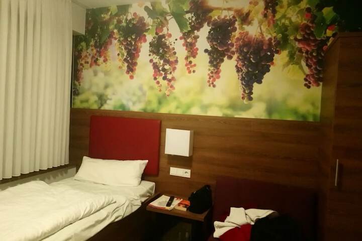 Room 13 of 27