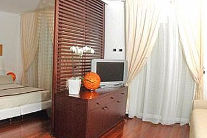 Room 11 of 22
