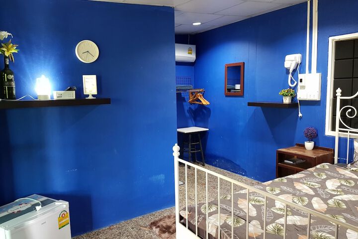 Room 4 of 80