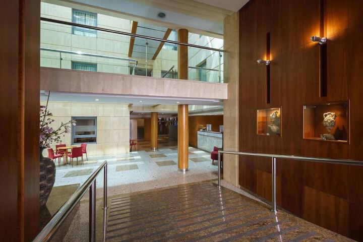 Entrance & Lobby