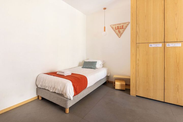 Room 12 of 68