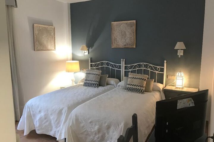 Room 9 of 37
