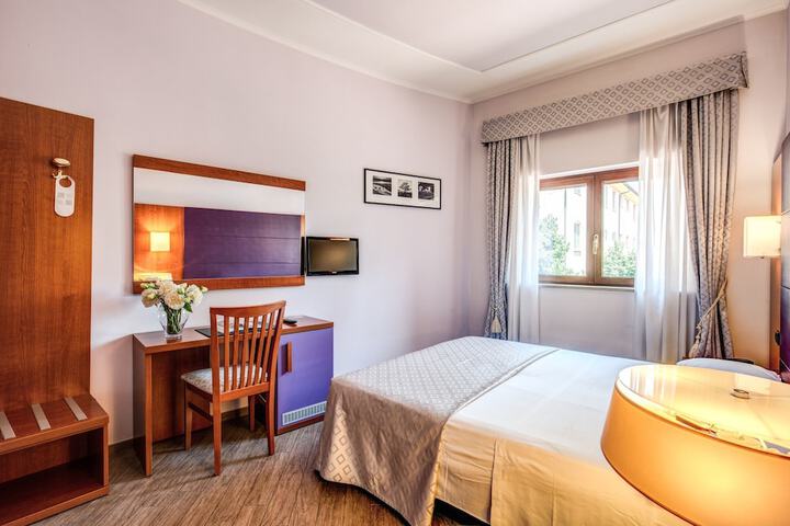 Room 37 of 119