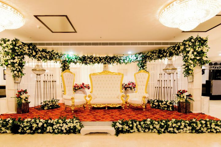 Ballroom/Hall 48 of 71